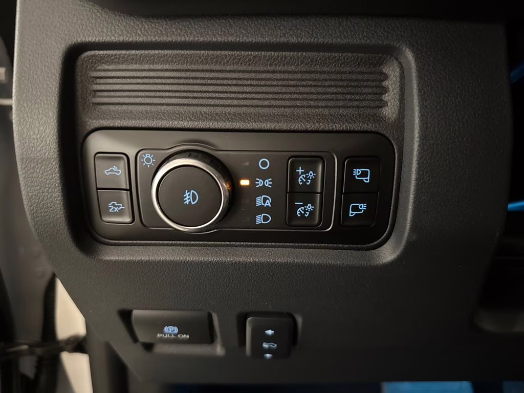 2026 White Metallic Ford Super Duty F-350 SRW Lariat 4X4 Truck