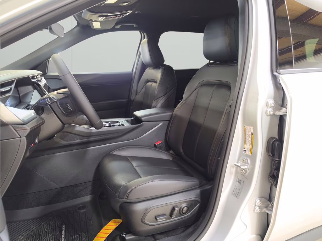 2026 Silver Zynith Clearcoat Jeep Cherokee Limited 4X4 SUV