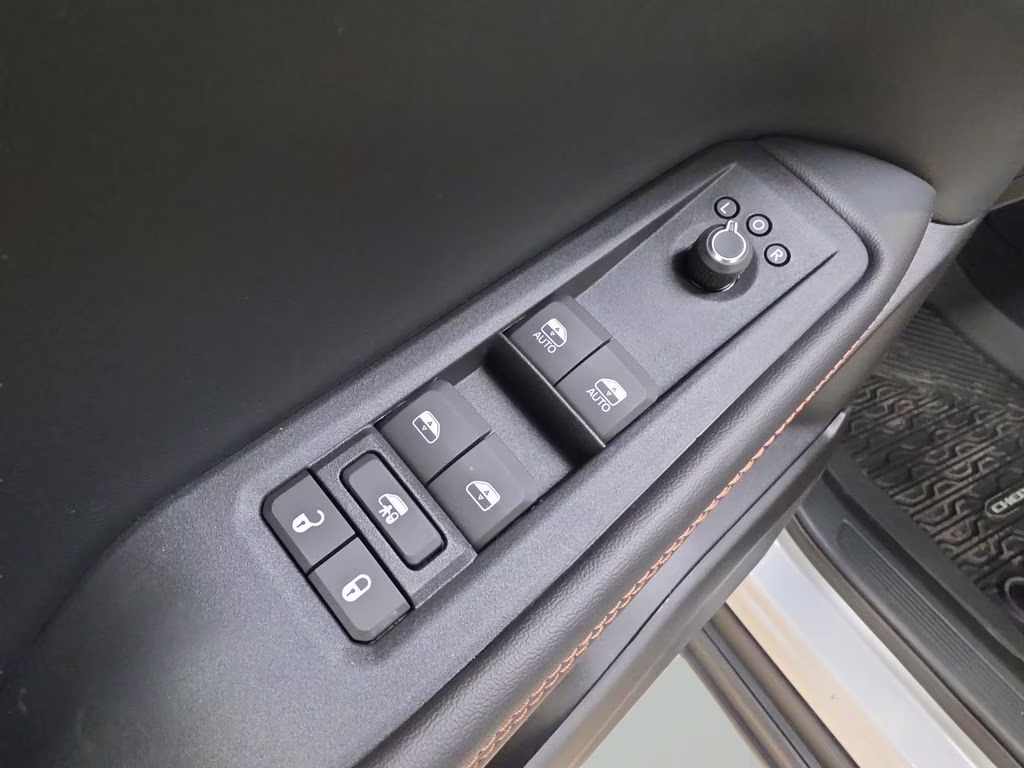 2026 Silver Zynith Clearcoat Jeep Cherokee Limited 4X4 SUV