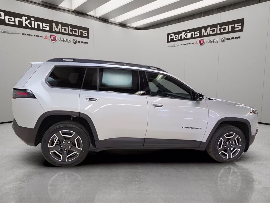 2026 Silver Zynith Clearcoat Jeep Cherokee Limited 4X4 SUV