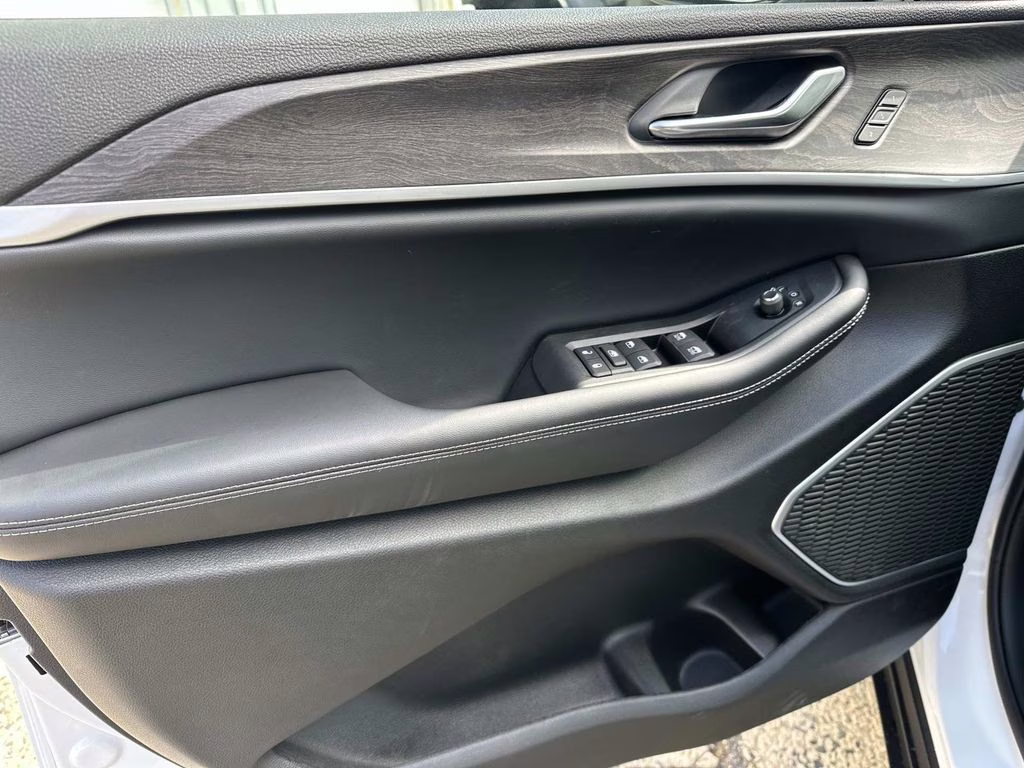 2026 Bright White Clearcoat Jeep Grand Cherokee Limited 4X4 SUV