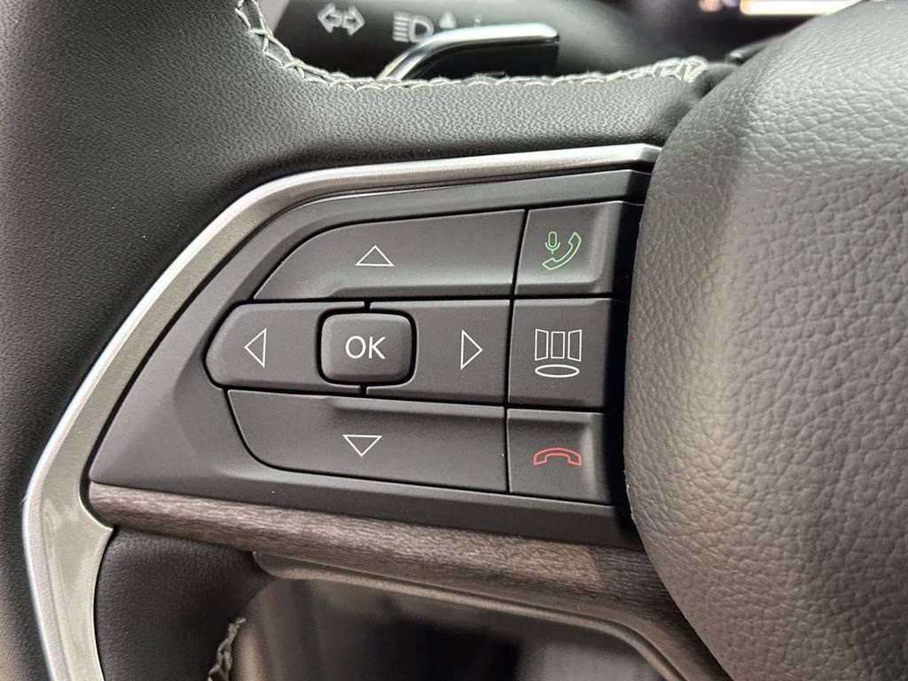 2026 Diamond Black Crystal Pearlcoat Jeep Grand Cherokee Limited 4X4 SUV