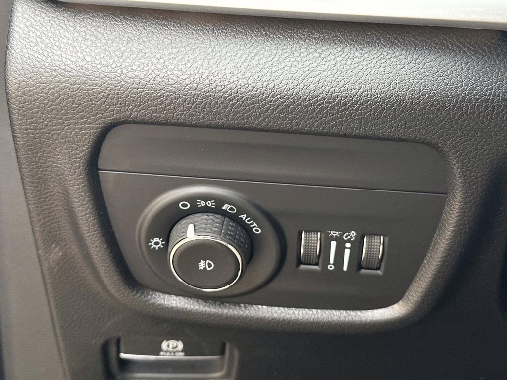 2026 Diamond Black Crystal Pearlcoat Jeep Grand Cherokee Limited 4X4 SUV