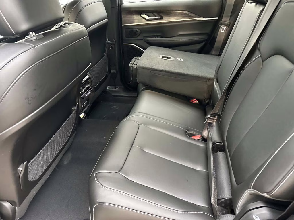 2026 Diamond Black Crystal Pearlcoat Jeep Grand Cherokee Limited 4X4 SUV