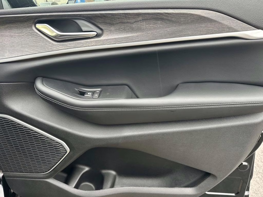 2026 Diamond Black Crystal Pearlcoat Jeep Grand Cherokee Limited 4X4 SUV