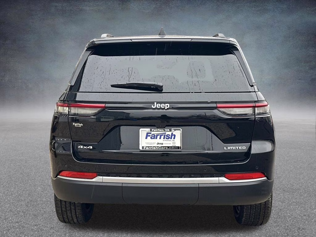 2026 Diamond Black Crystal Pearlcoat Jeep Grand Cherokee Limited 4X4 SUV