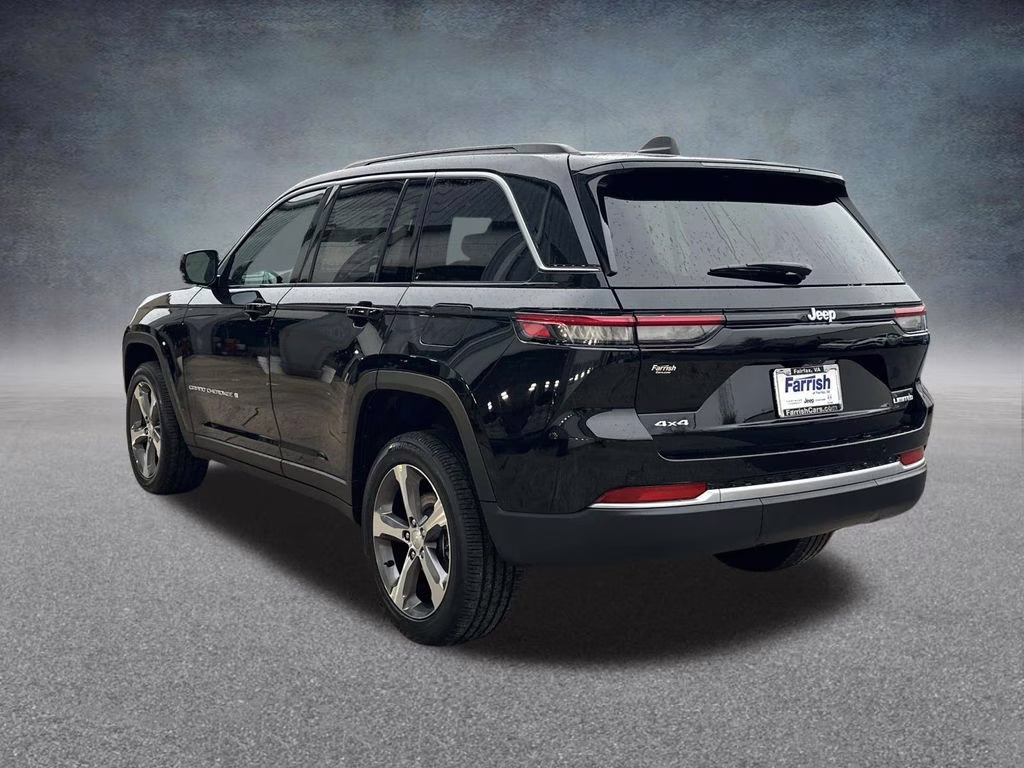 2026 Diamond Black Crystal Pearlcoat Jeep Grand Cherokee Limited 4X4 SUV