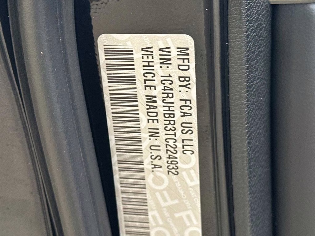 2026 Diamond Black Crystal Pearlcoat Jeep Grand Cherokee Limited 4X4 SUV