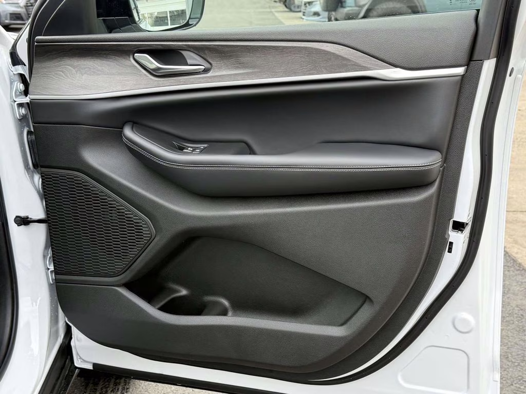 2026 Bright White Clearcoat Jeep Grand Cherokee L Laredo 4X4 SUV