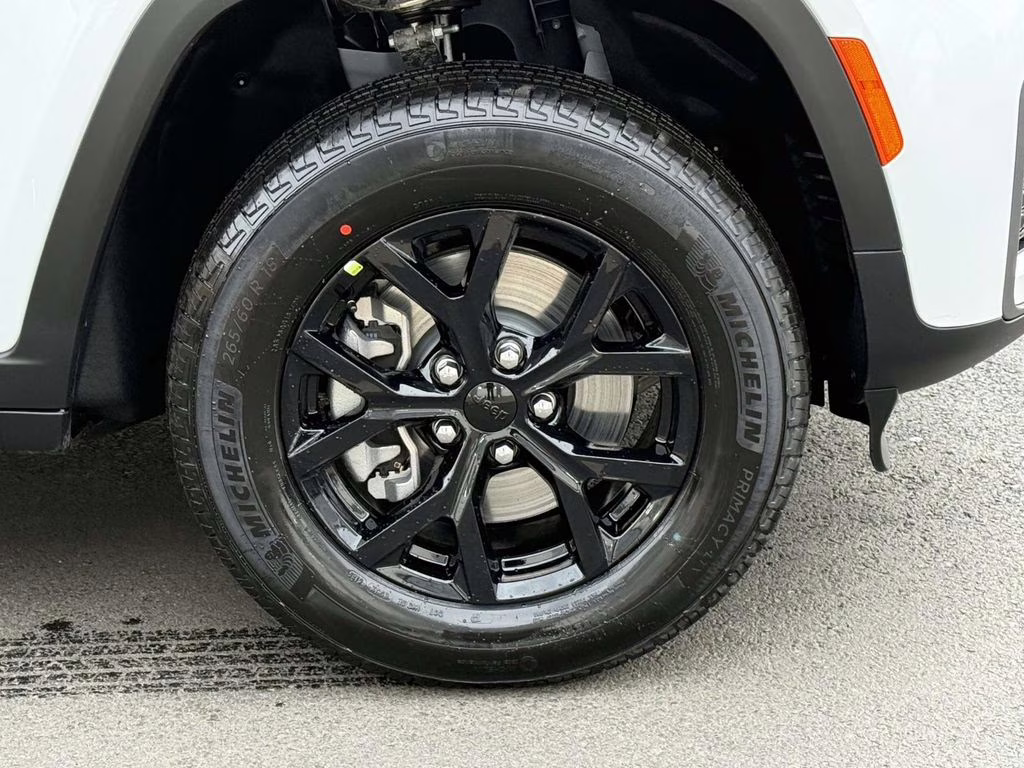 2026 Bright White Clearcoat Jeep Grand Cherokee L Laredo 4X4 SUV