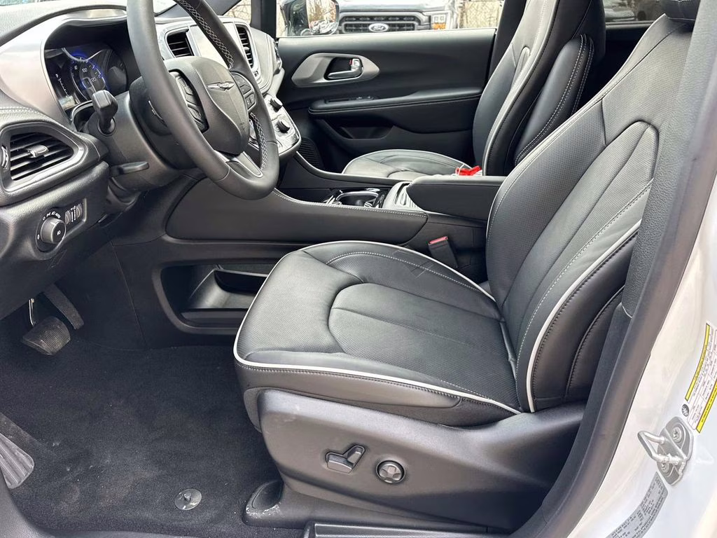 2026 Bright White Clearcoat Chrysler Pacifica Limited AWD Van