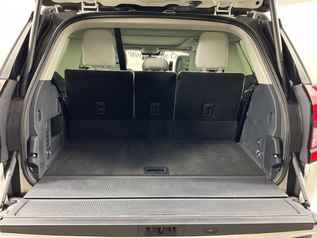 2026 White Metallic Ford Expedition Platinum 4X4 SUV