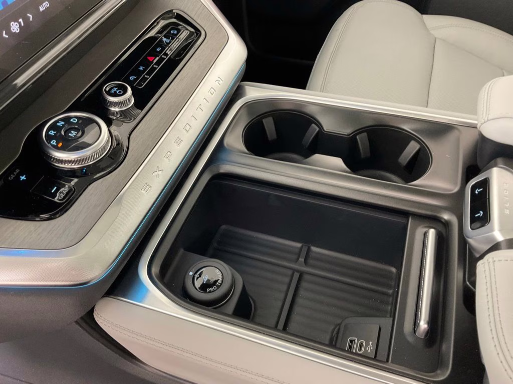 2026 White Metallic Ford Expedition Platinum 4X4 SUV