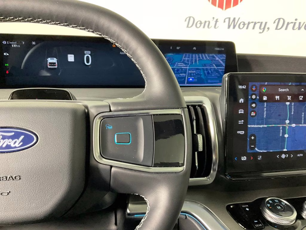 2026 White Metallic Ford Expedition Platinum 4X4 SUV
