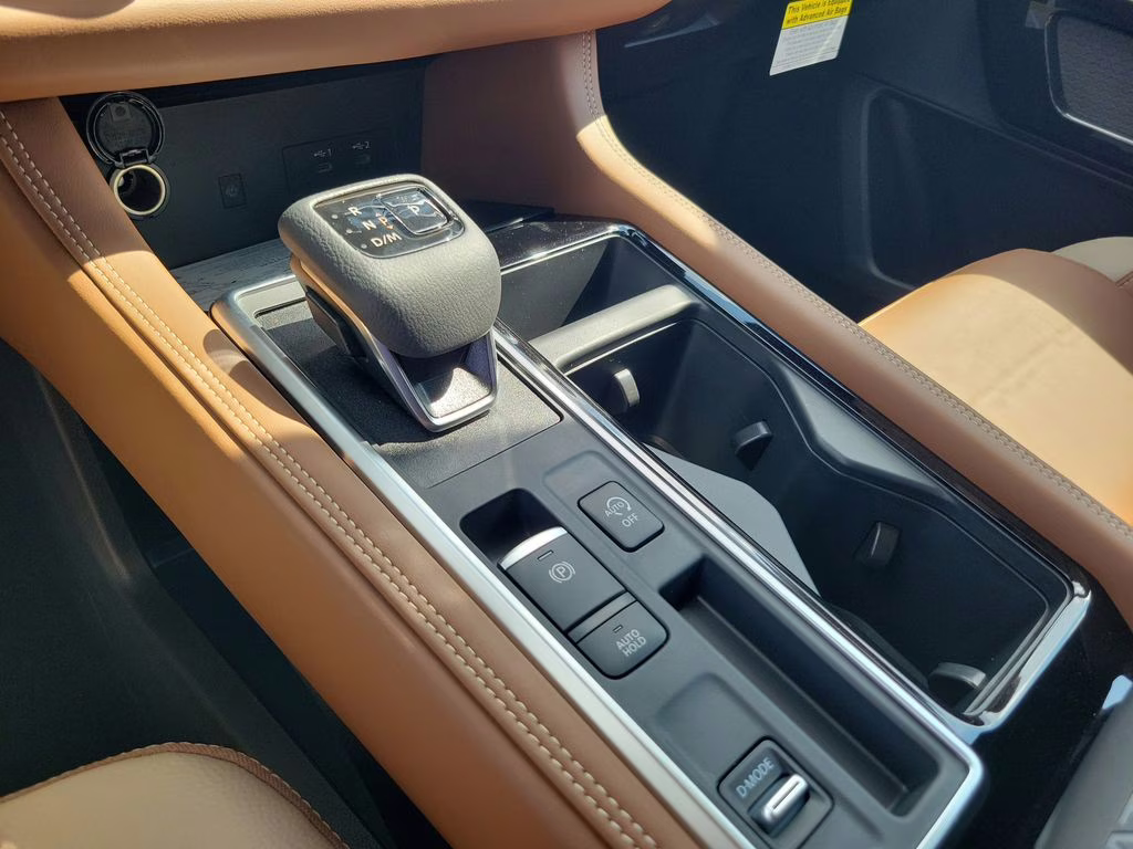 2026 White / Black Nissan Pathfinder Platinum FWD SUV