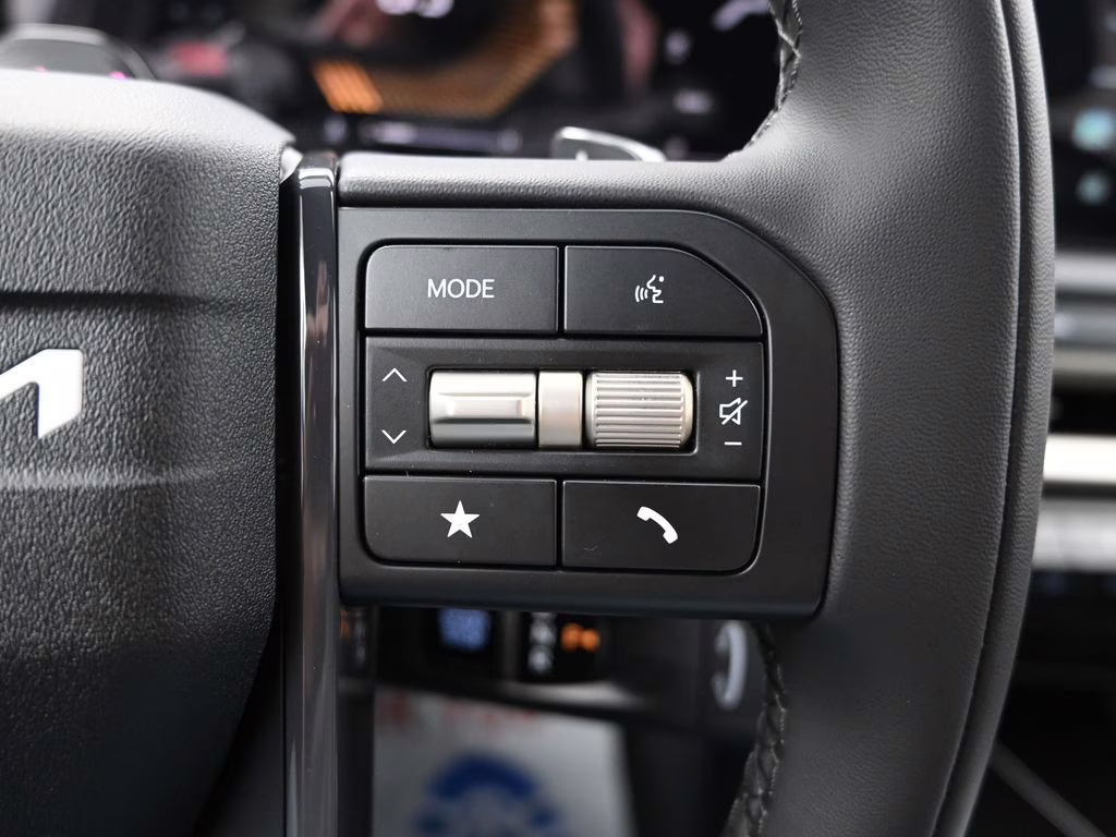 2027 Glacial White Pearl Kia Telluride LX FWD SUV