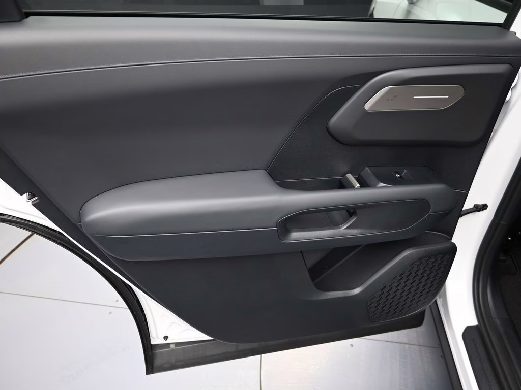 2027 Glacial White Pearl Kia Telluride LX FWD SUV