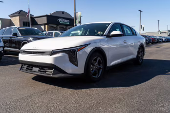 2025 Snow White Pearl Kia K4 LXS FWD Sedan