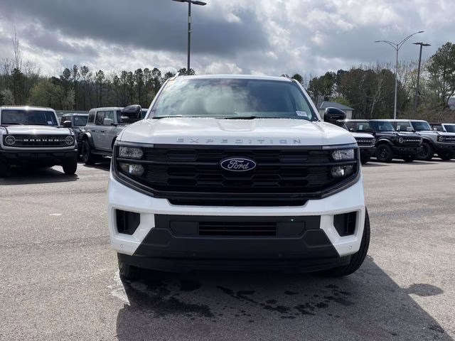 2026 Star White Metallic Tri-Coat Ford Expedition Max Active RWD SUV