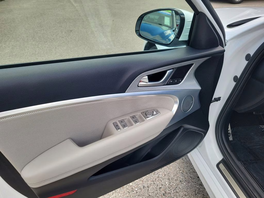 2023 Alta White Genesis G70 2.0T SPORT PRESTIGE RWD Sedan