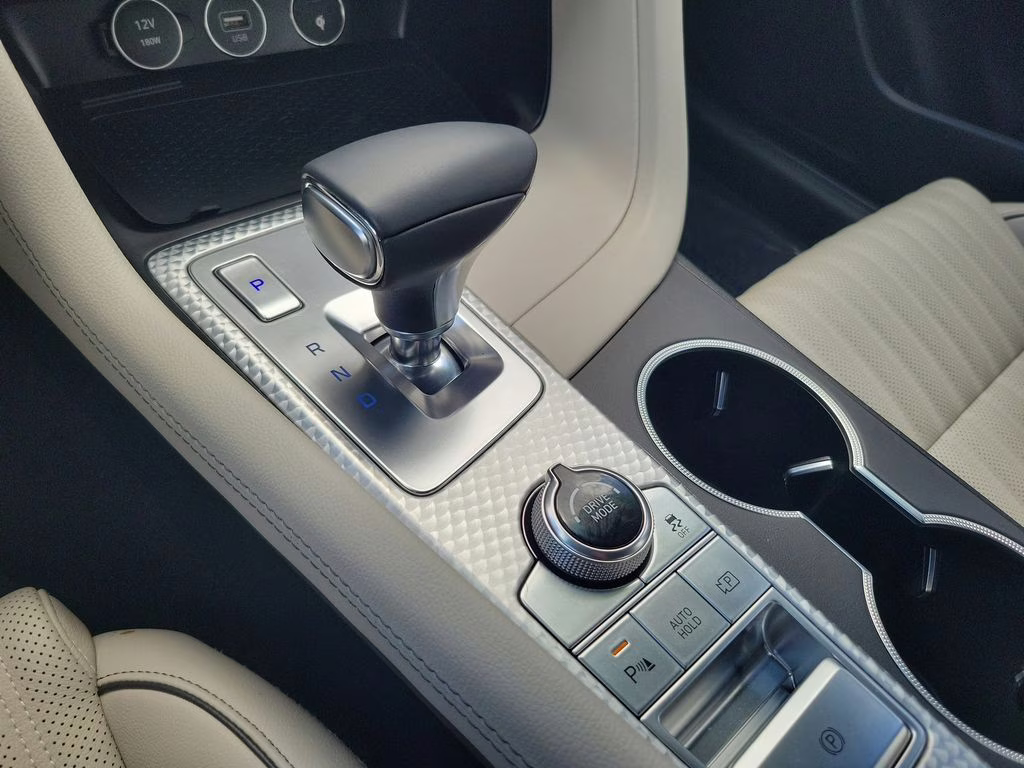 2023 Alta White Genesis G70 2.0T SPORT PRESTIGE RWD Sedan