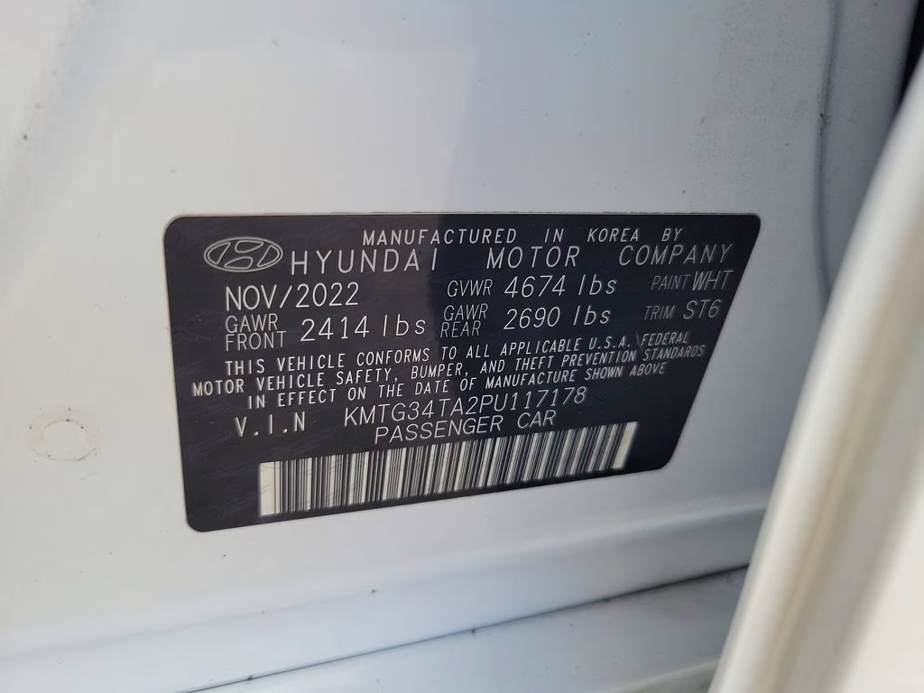 2023 Alta White Genesis G70 2.0T SPORT PRESTIGE RWD Sedan