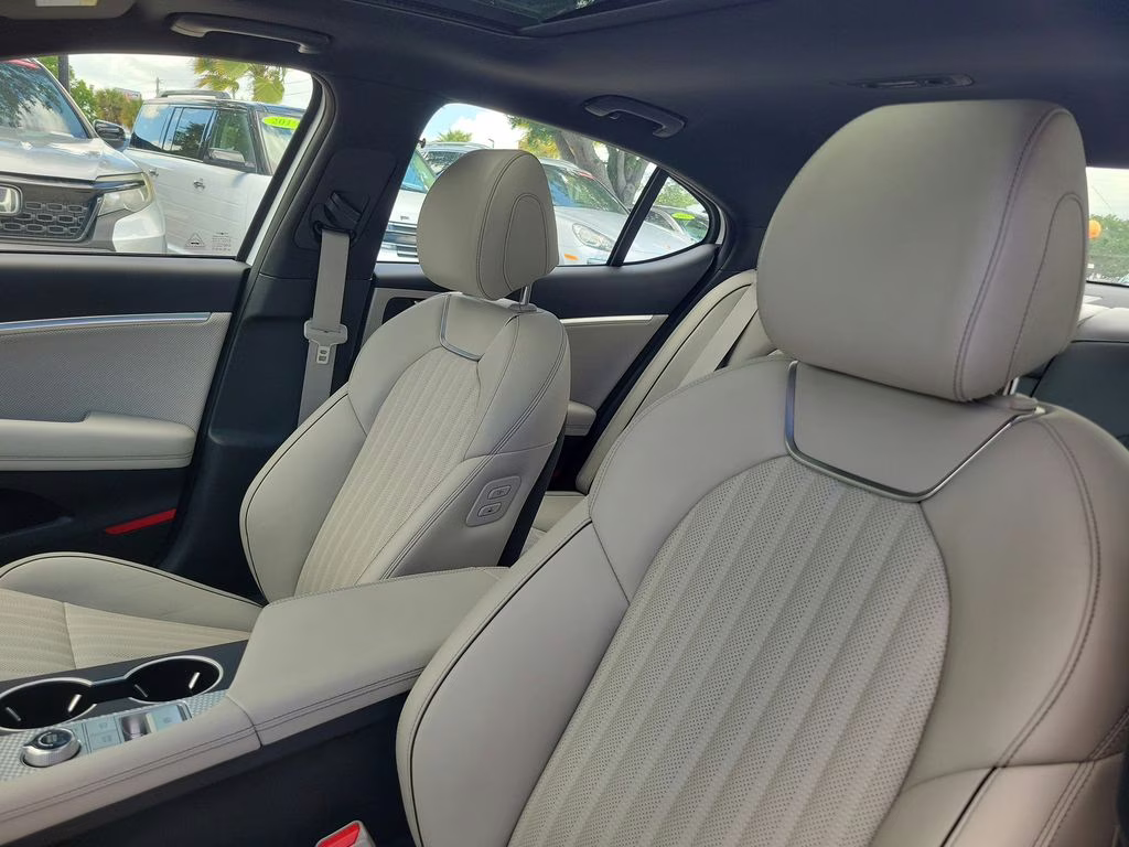 2023 Alta White Genesis G70 2.0T SPORT PRESTIGE RWD Sedan