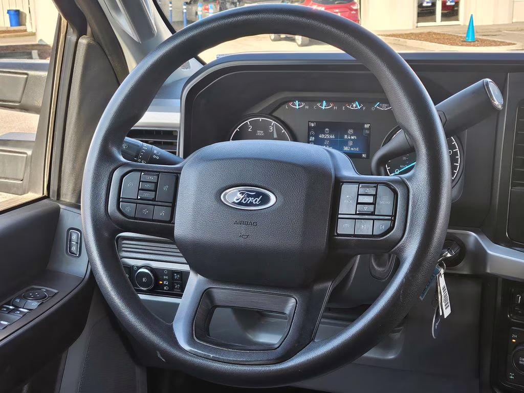 2024 Oxford White Ford Super Duty F-250 SRW XL 4X4 Truck