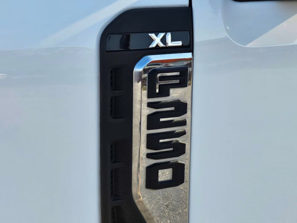 2024 Oxford White Ford Super Duty F-250 SRW XL 4X4 Truck