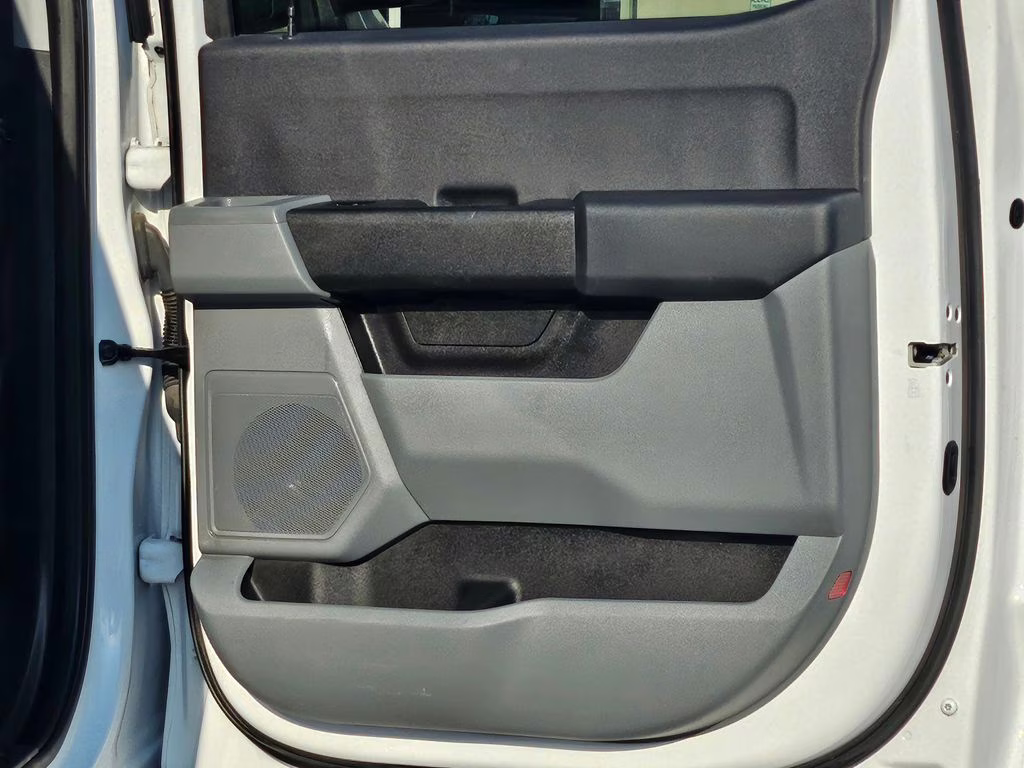 2024 Oxford White Ford Super Duty F-250 SRW XL 4X4 Truck