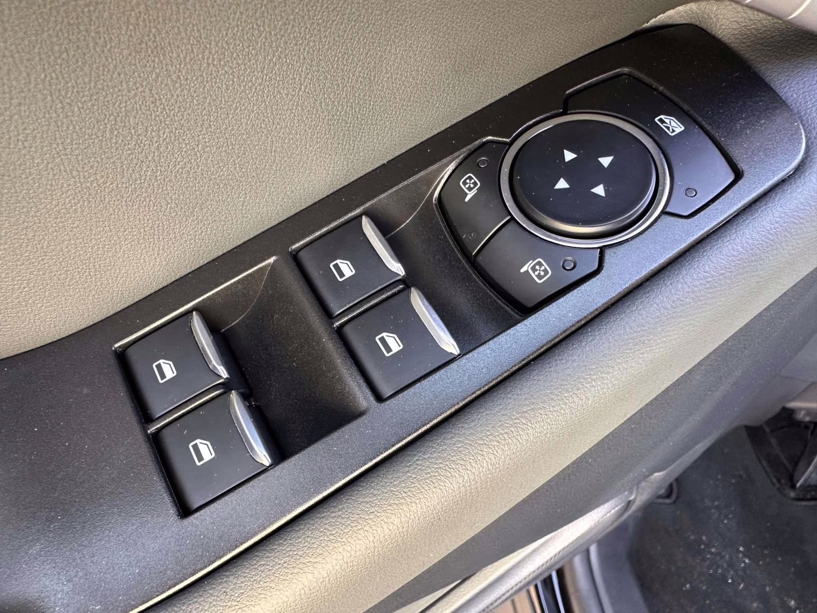 2025 Agate Black Metallic Ford Explorer Active 4WD 4X4 SUV