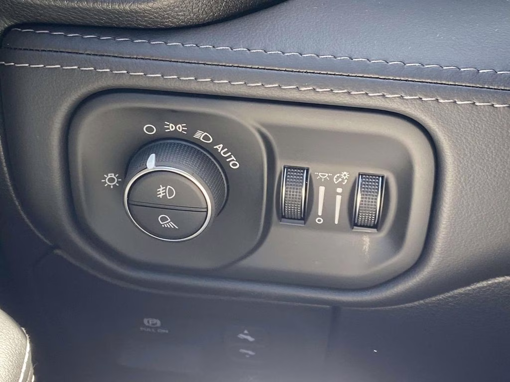 2026 Diamond Black Crystal Pearlcoat Ram 1500 Limited 4X4 Truck