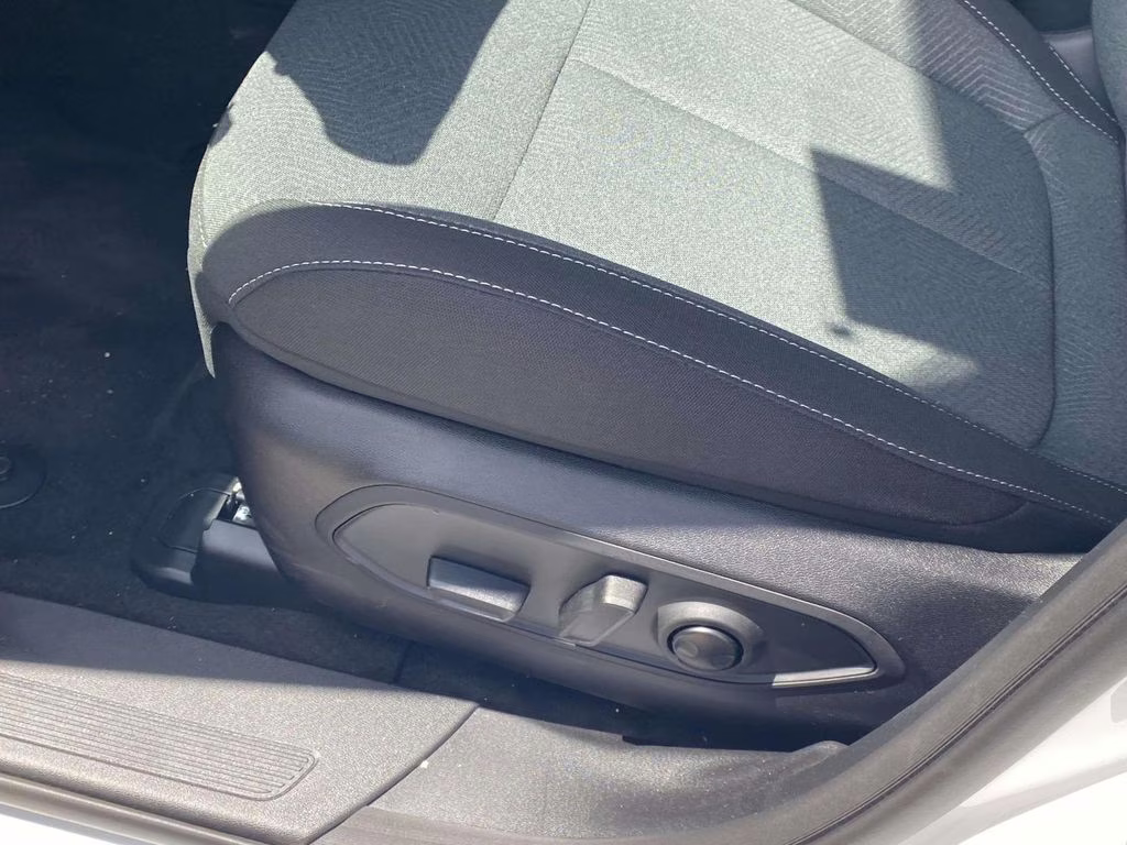 2026 Bright White Clearcoat Jeep Cherokee Laredo 4X4 SUV