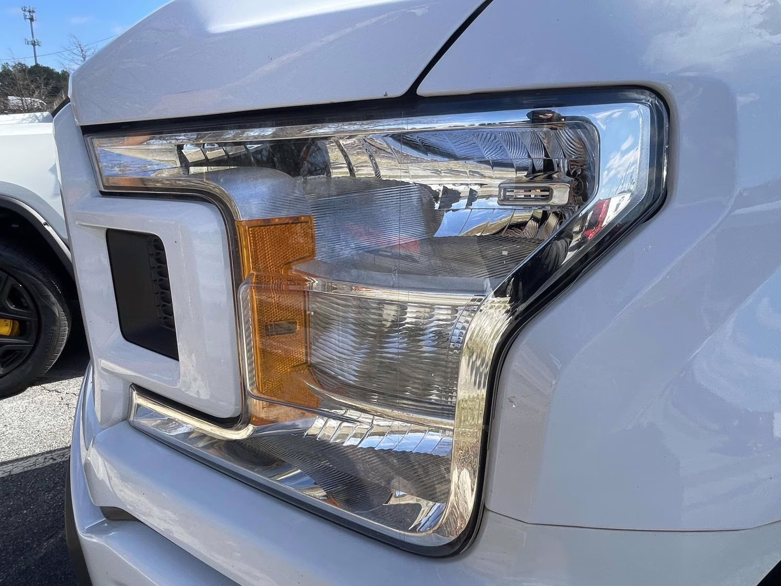 2019 Oxford White Ford F-150 XL 4X4 Truck