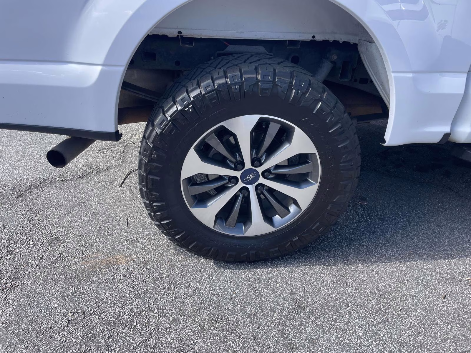2019 Oxford White Ford F-150 XL 4X4 Truck