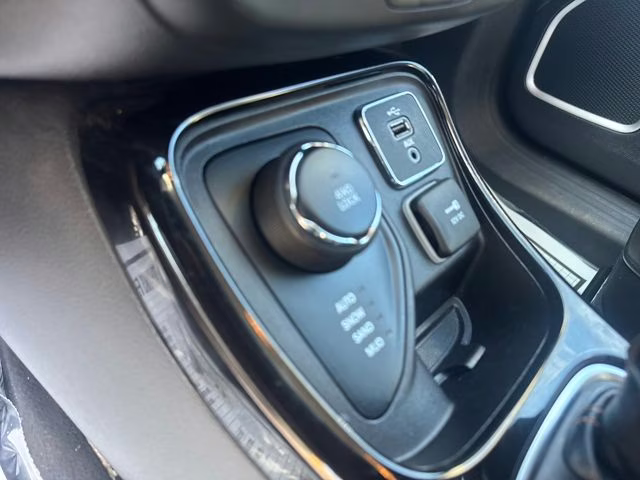 2018 Billet Silver Metallic Clearcoat Jeep Compass Limited 4X4 SUV