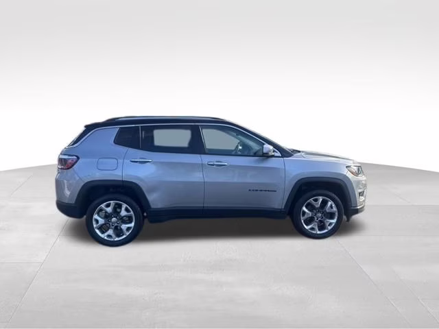 2018 Billet Silver Metallic Clearcoat Jeep Compass Limited 4X4 SUV