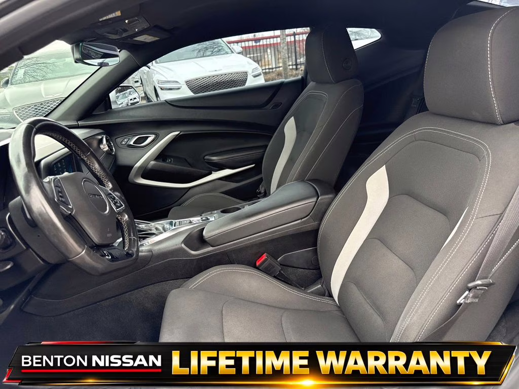 2018 Silver Ice Metallic Chevrolet Camaro 1LT RWD Coupe