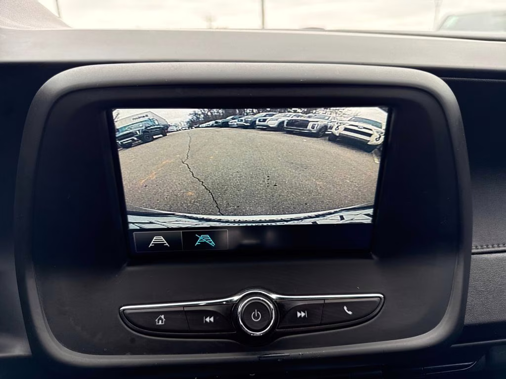 2018 Silver Ice Metallic Chevrolet Camaro 1LT RWD Coupe