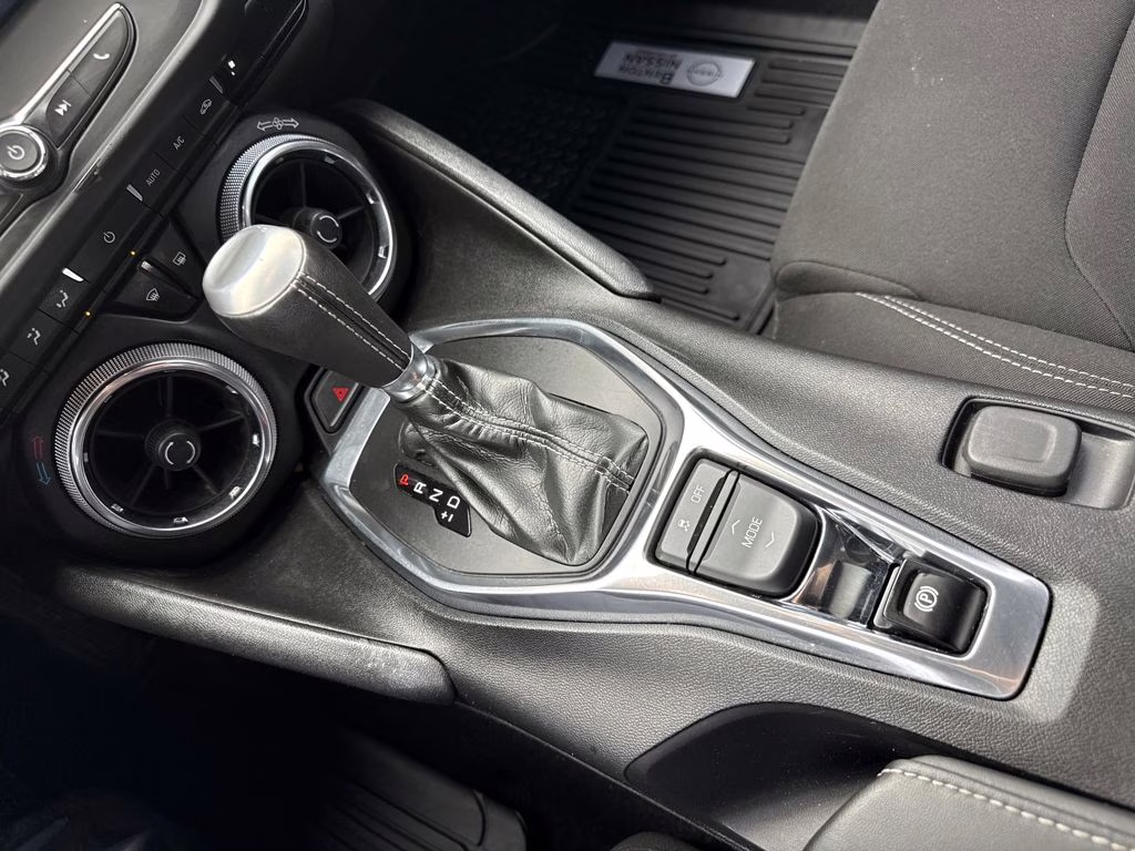 2018 Silver Ice Metallic Chevrolet Camaro 1LT RWD Coupe