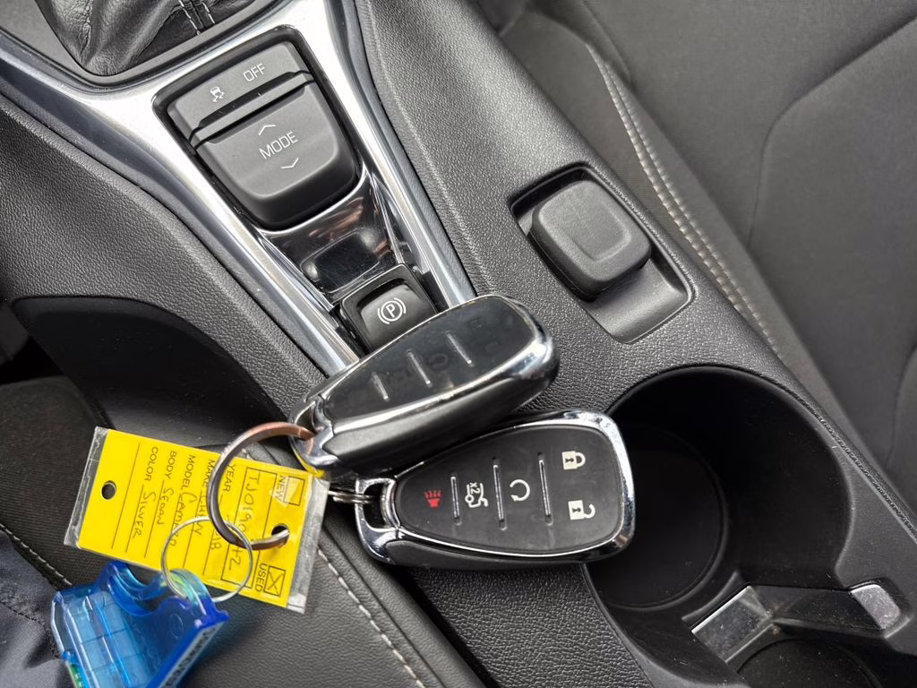 2018 Silver Ice Metallic Chevrolet Camaro 1LT RWD Coupe