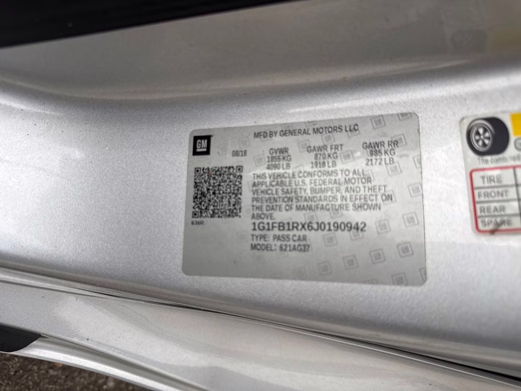 2018 Silver Ice Metallic Chevrolet Camaro 1LT RWD Coupe