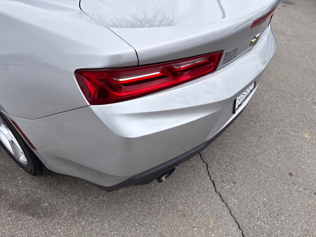 2018 Silver Ice Metallic Chevrolet Camaro 1LT RWD Coupe