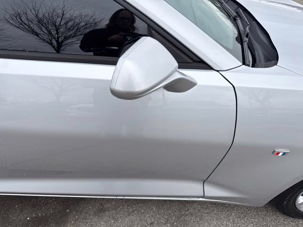 2018 Silver Ice Metallic Chevrolet Camaro 1LT RWD Coupe