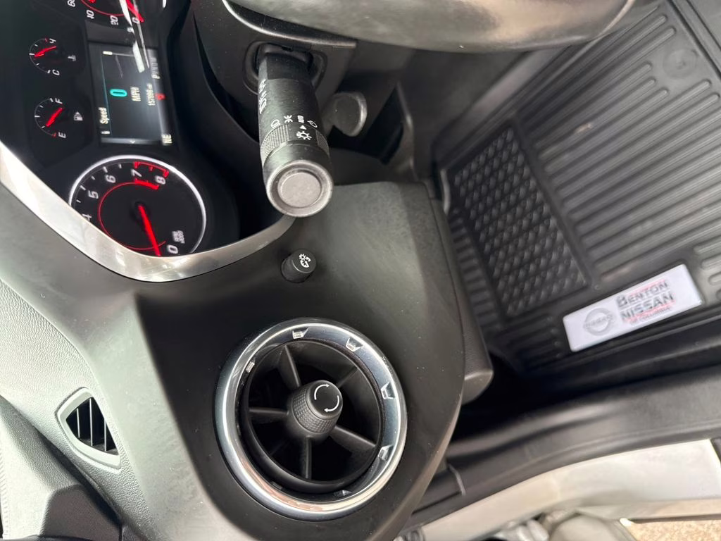 2018 Silver Ice Metallic Chevrolet Camaro 1LT RWD Coupe