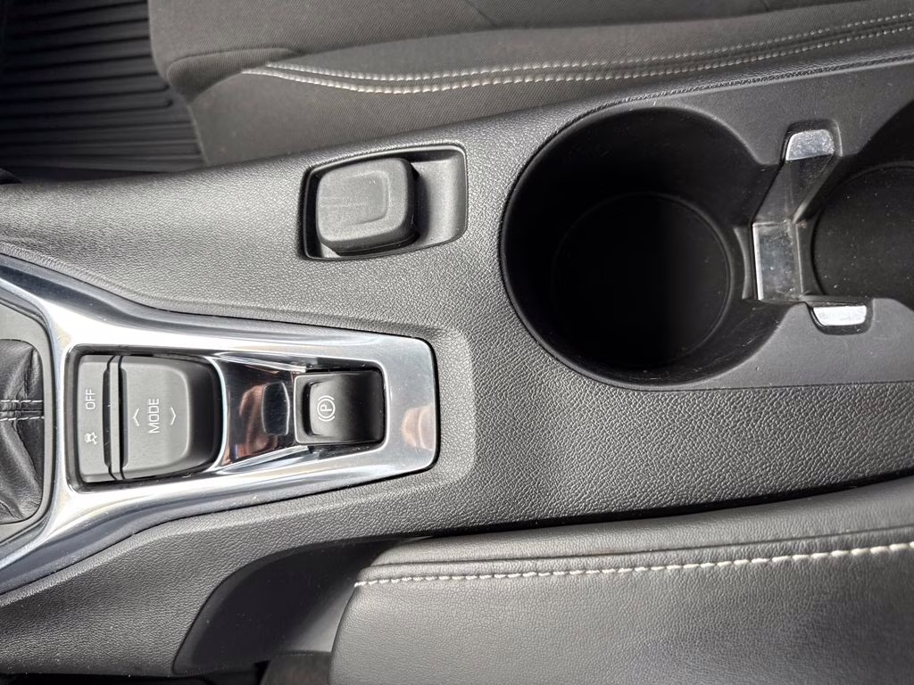 2018 Silver Ice Metallic Chevrolet Camaro 1LT RWD Coupe