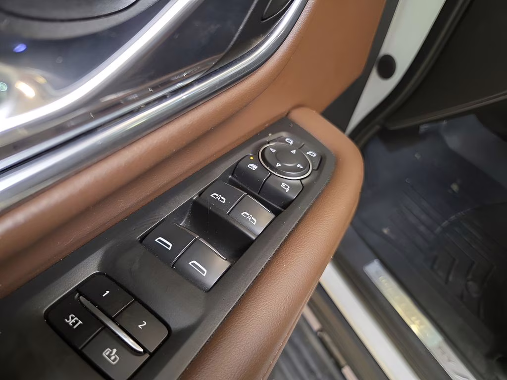 2021 Iridescent Pearl Tricoat Chevrolet Suburban High Country 4X4 SUV