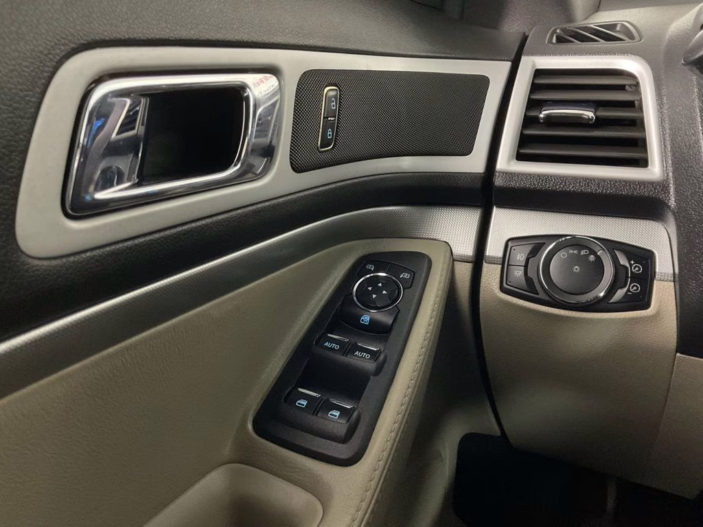 2012 Dark Blue Pearl Metallic Ford Explorer XLT FWD SUV