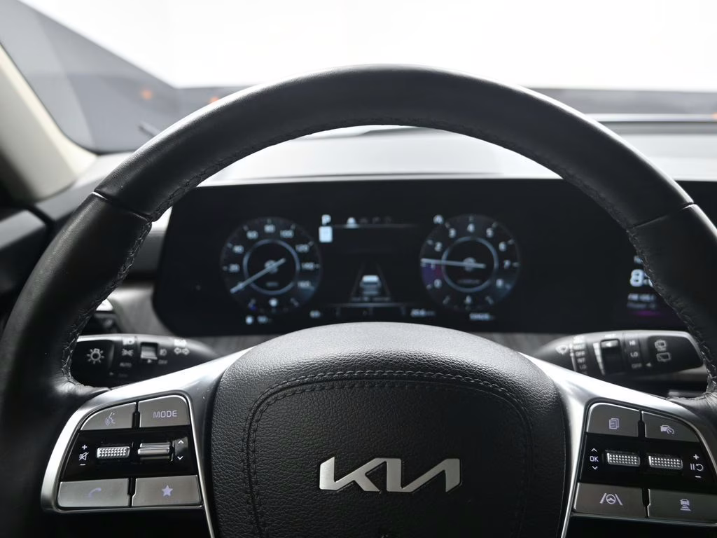 2024 Glacial White Pearl Kia Telluride SX AWD SUV