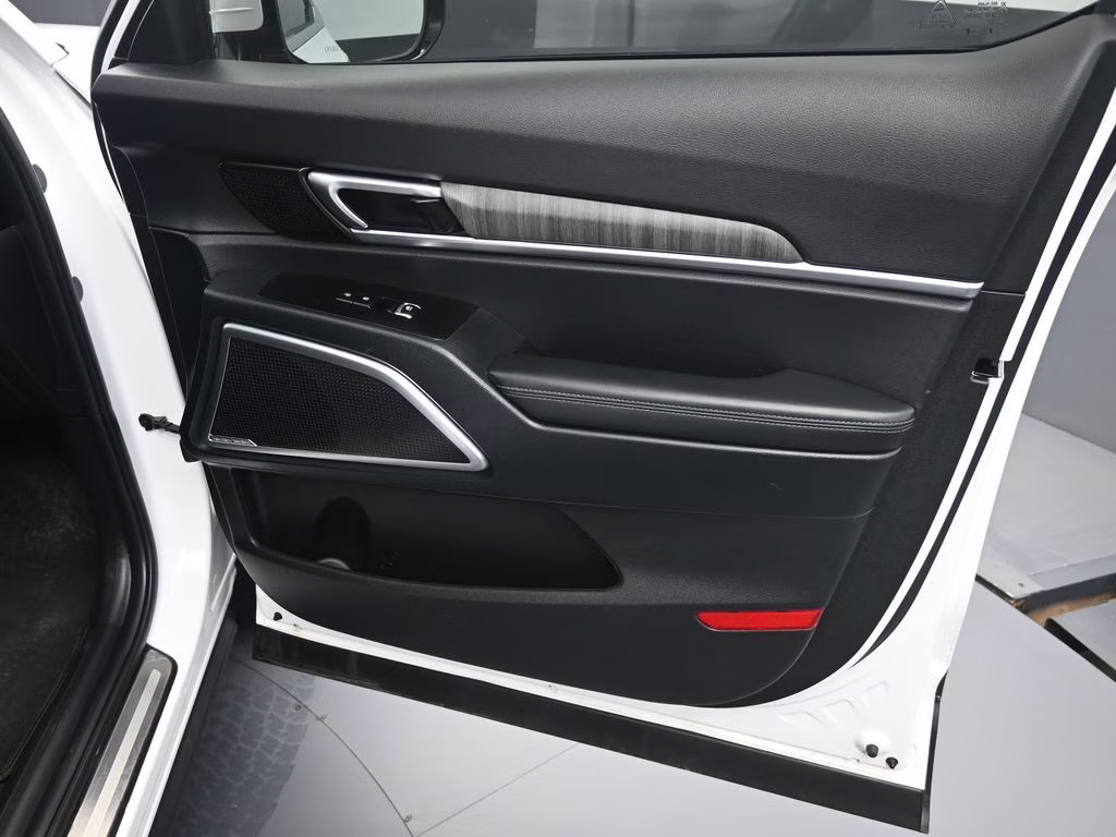 2024 Glacial White Pearl Kia Telluride SX AWD SUV